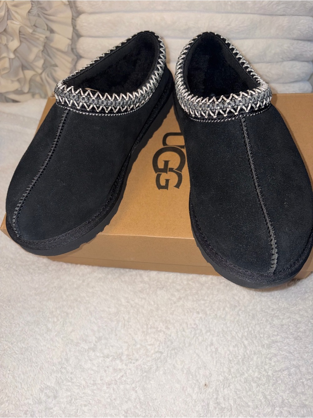 UGG Women’s Black Suede Tasman II Size 6